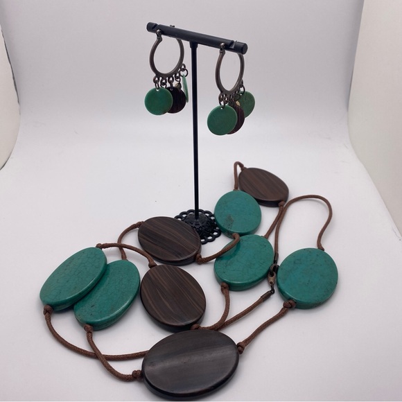 Elegant Green and Brown 43” Necklace and Earring Set, Beautiful Condition - Picture 1 of 6